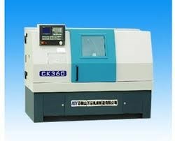 Máy tiện CNC CK800